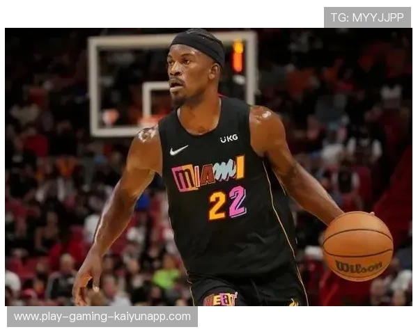 巴特勒篮下强行补篮得手,热火在末节逆转比分 巴特勒篮下强行补篮得手,热火在末节逆转比分